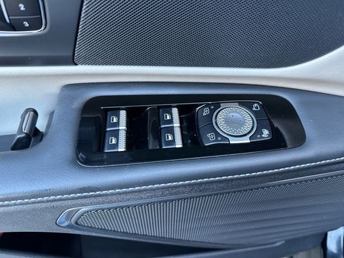 Used 2024 Lincoln Nautilus Premier image 28