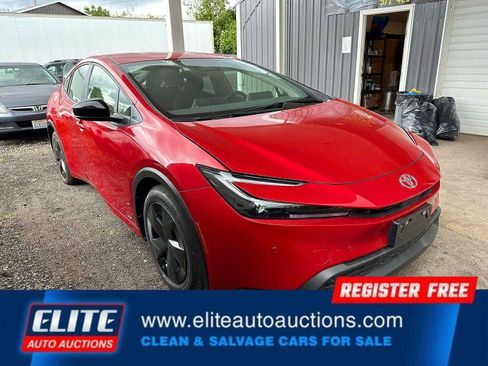 Used 2025 Toyota Prius LE AWD/4WD image 1