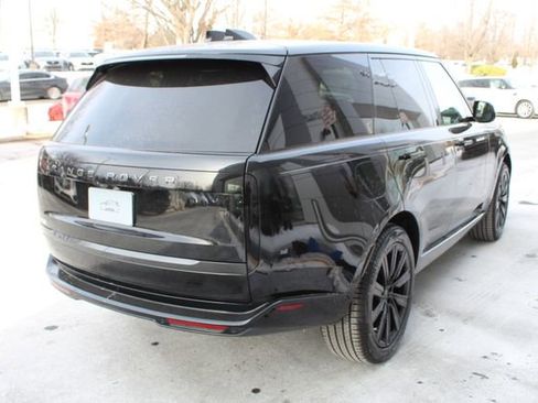 New 2026 Land Rover Range Rover SE image 2