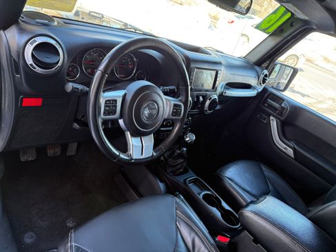 Used 2016 Jeep Wrangler Unlimited Rubicon image 13