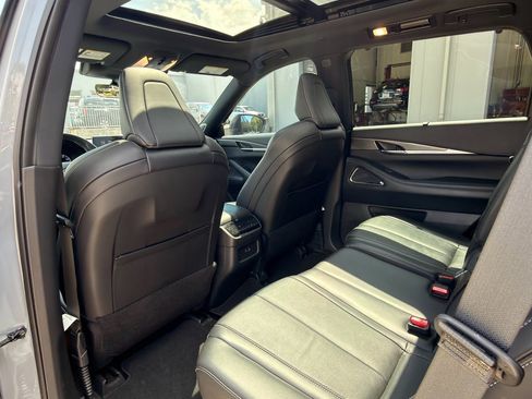 Used 2025 INFINITI QX60 Luxe w/ Black Edition image 21