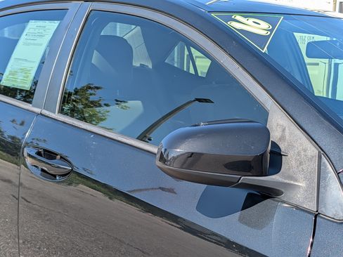 Used 2016 Toyota Corolla LE FWD image 11