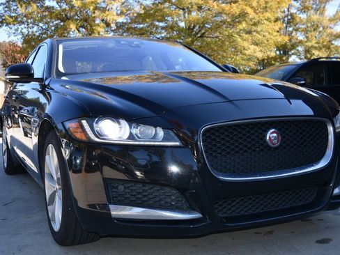 Used 2017 Jaguar XF Premium image 15