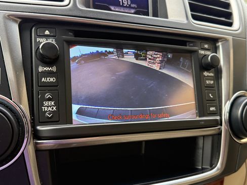 Used 2013 Toyota Highlander Limited image 26