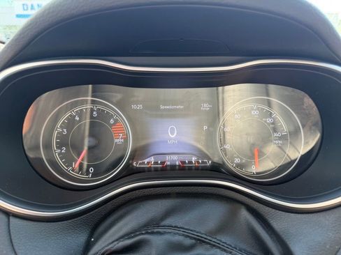 Used 2019 Jeep Cherokee Limited FWD image 10