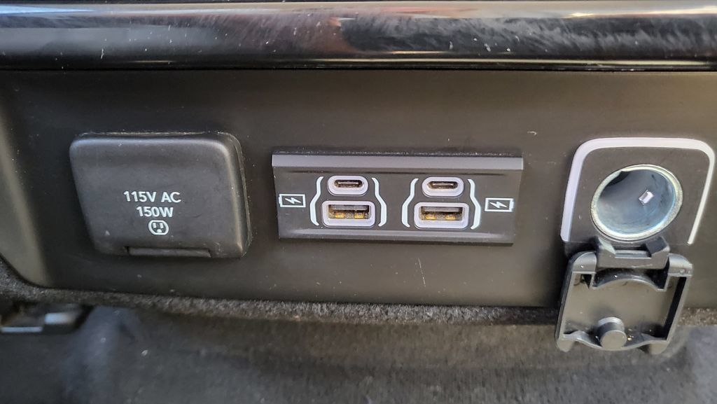 Used 2024 Jeep Wagoneer L Series II w/ Flexible Seating Group RWD image 34