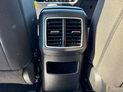 Used 2024 Kia Sportage LX image 32