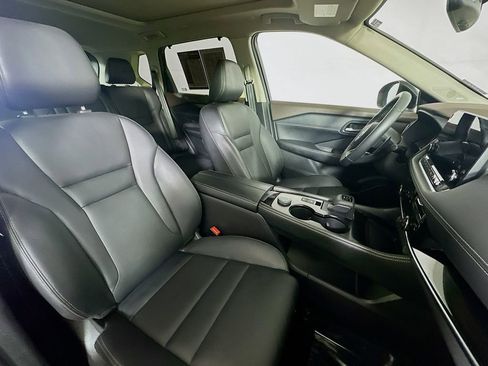 Used 2023 Nissan Rogue SL w/ SL Premium Package image 12