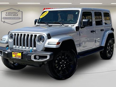 Used 2023 Jeep Wrangler Unlimited Sahara w/ Cold Weather Group AWD/4WD image 3