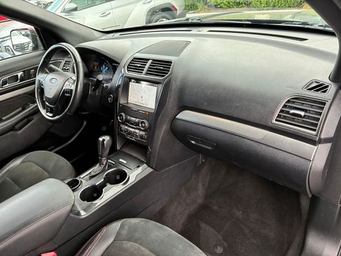 Used 2019 Ford Explorer XLT w/ Equipment Group 202A FWD image 30