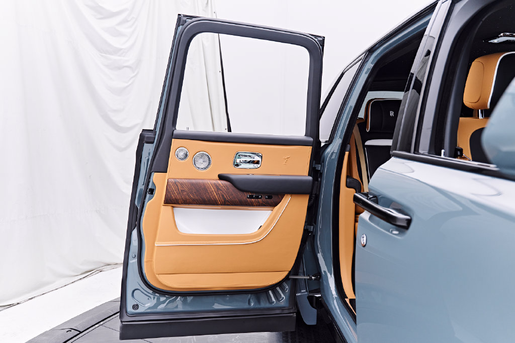 Used 2025 Rolls-Royce Cullinan AWD/4WD image 40