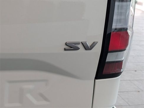 Used 2022 Nissan Frontier SV w/ SV Premium Package image 11