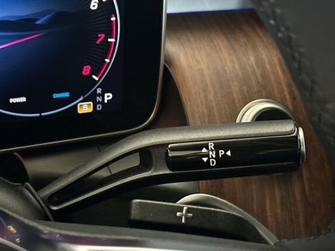 Certified 2025 Mercedes-Benz GLC 300 image 27