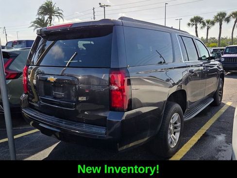 Used 2018 Chevrolet Suburban LT w/ Luxury Package RWD image 5