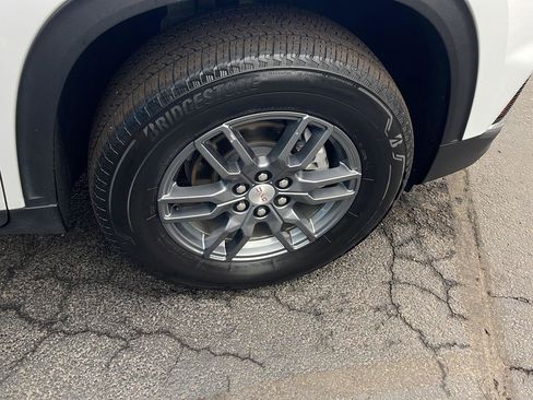 Used 2025 GMC Acadia Elevation image 28