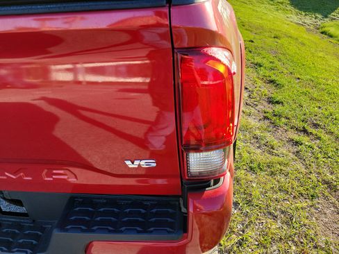 Used 2018 Toyota Tacoma TRD Sport image 22