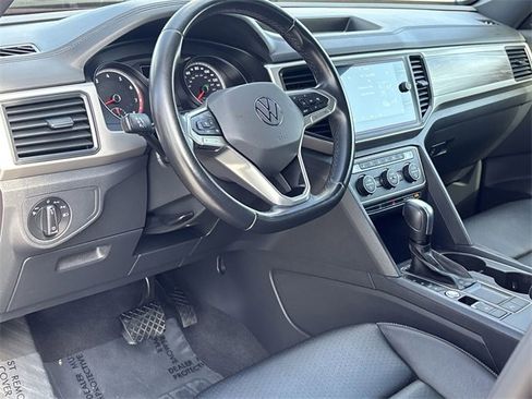 Used 2020 Volkswagen Atlas Cross Sport SE w/ Panoramic Sunroof Package image 17
