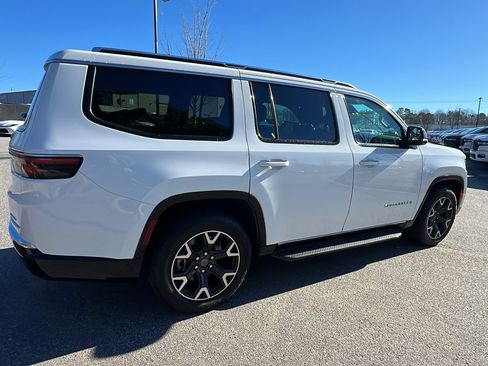 Used 2024 Jeep Wagoneer Series III image 8