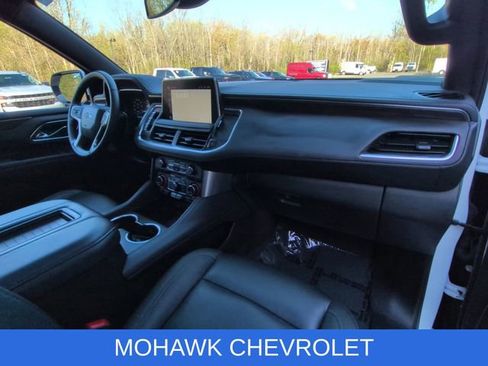Used 2024 Chevrolet Suburban Z71 w/ Luxury Package AWD/4WD image 31