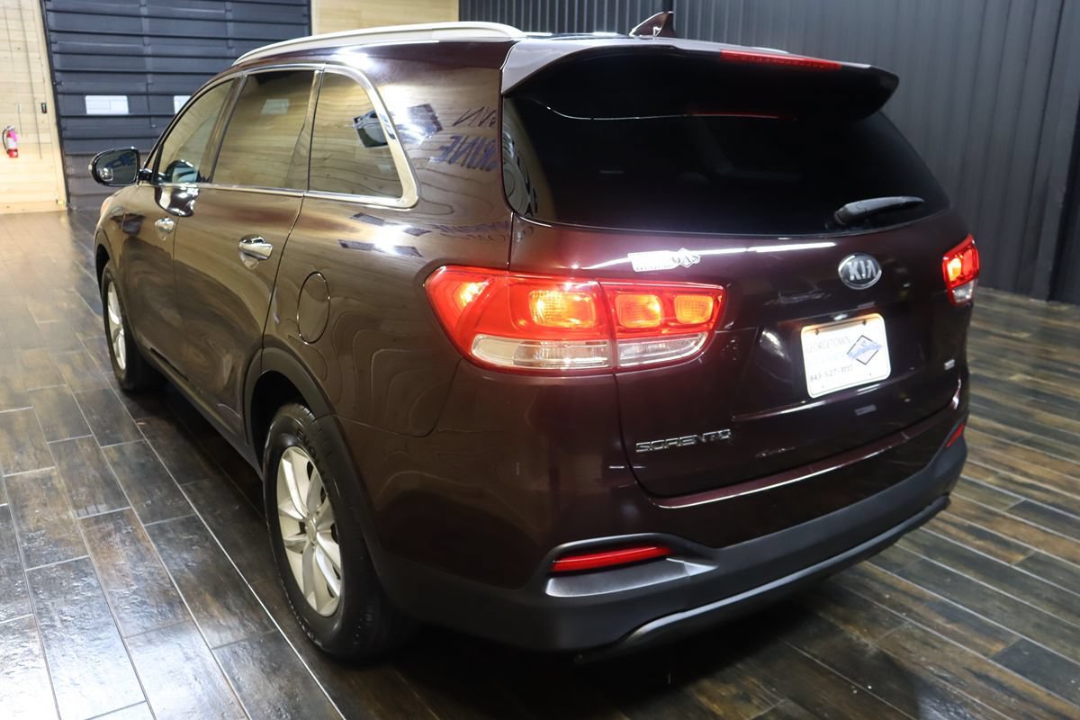 Used 2016 Kia Sorento FWD image 3