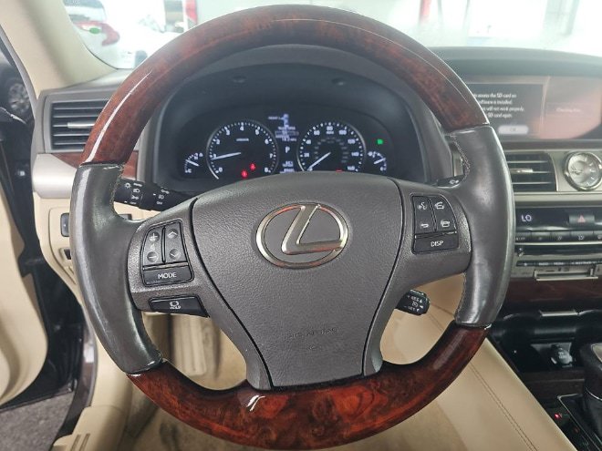 Used 2016 Lexus LS 460 AWD w/ Comfort Package image 13