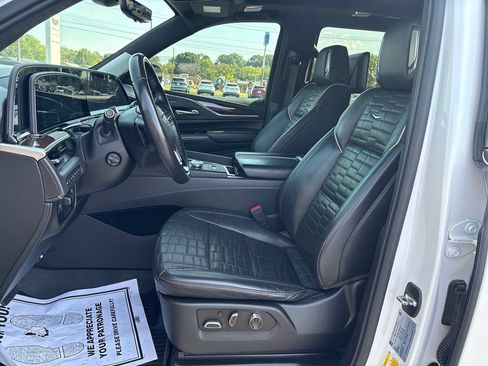 Used 2022 Cadillac Escalade Sport Platinum AWD/4WD image 13