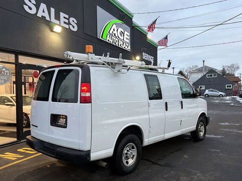 Used 2009 Chevrolet Express 2500 Van 3D image 6