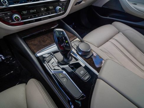 Used 2017 BMW 540i xDrive image 24