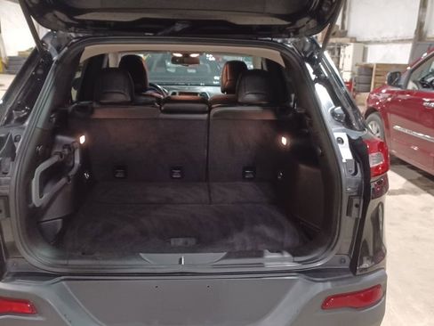 Used 2016 Jeep Cherokee Limited image 8