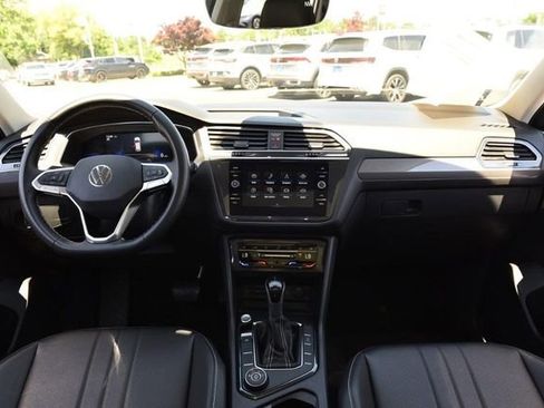 Used 2023 Volkswagen Tiguan SE w/ Panoramic Sunroof Package AWD/4WD image 7