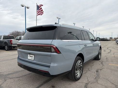 Certified 2025 Lincoln Navigator L Reserve image 4