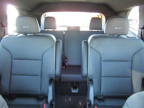 Used 2025 Buick Enclave Sport Touring image 27