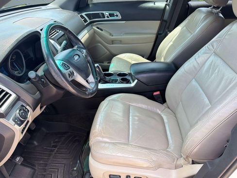Used 2014 Ford Explorer XLT w/ Equipment Group 202A FWD image 5