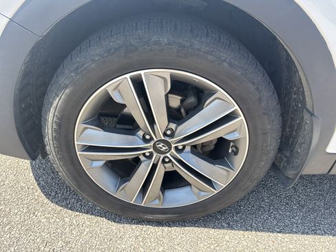 Used 2016 Hyundai Santa Fe SE w/ Option Group 02 FWD image 16