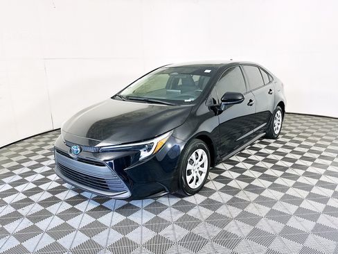 Used 2024 Toyota Corolla LE FWD image 7