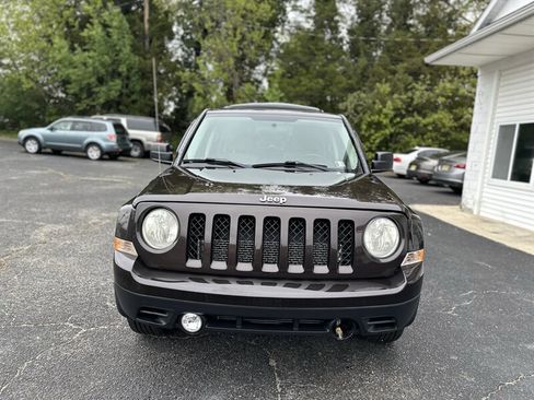 Used 2014 Jeep Patriot Latitude w/ Sun/Sound Group AWD/4WD image 2