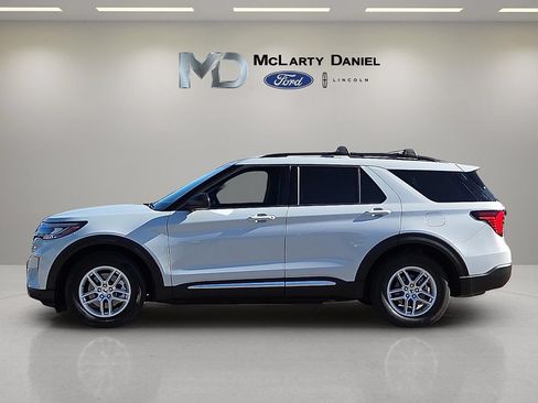 Used 2025 Ford Explorer Active w/ Active Comfort Package RWD image 3