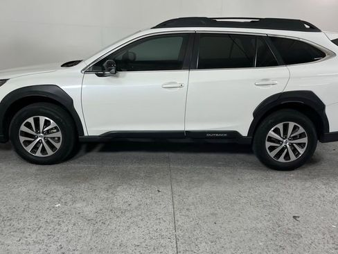 Used 2024 Subaru Outback Premium AWD/4WD image 6