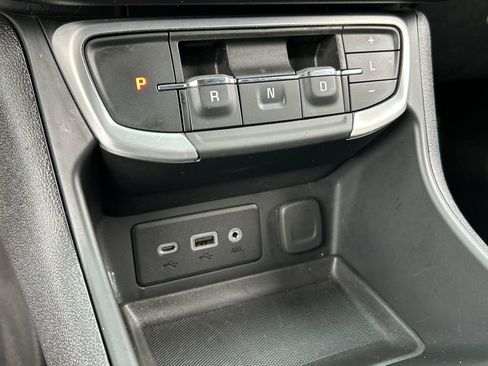 Used 2024 GMC Terrain SLE FWD image 16
