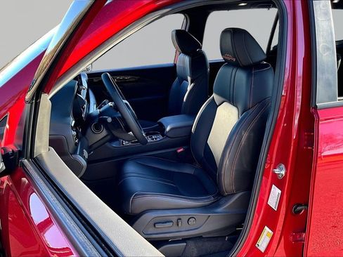 Used 2025 Honda Pilot TrailSport image 17