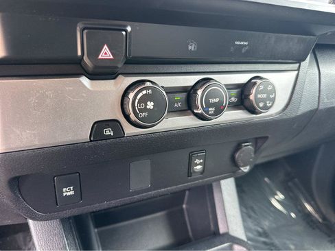 Used 2019 Toyota Tacoma SR RWD image 5