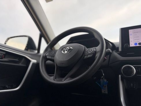 Used 2025 Toyota RAV4 LE AWD/4WD image 36