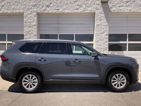 Used 2026 Toyota Grand Highlander AWD image 1