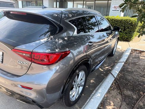 Used 2018 INFINITI QX30 FWD image 4
