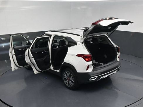 Used 2021 Kia Seltos SX w/ SX Sunroof Package AWD/4WD image 22