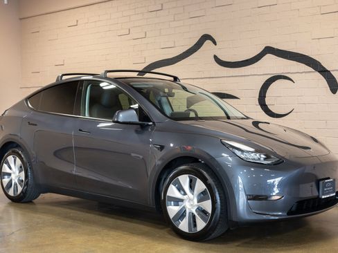 Used 2022 Tesla Model Y Long Range image 1