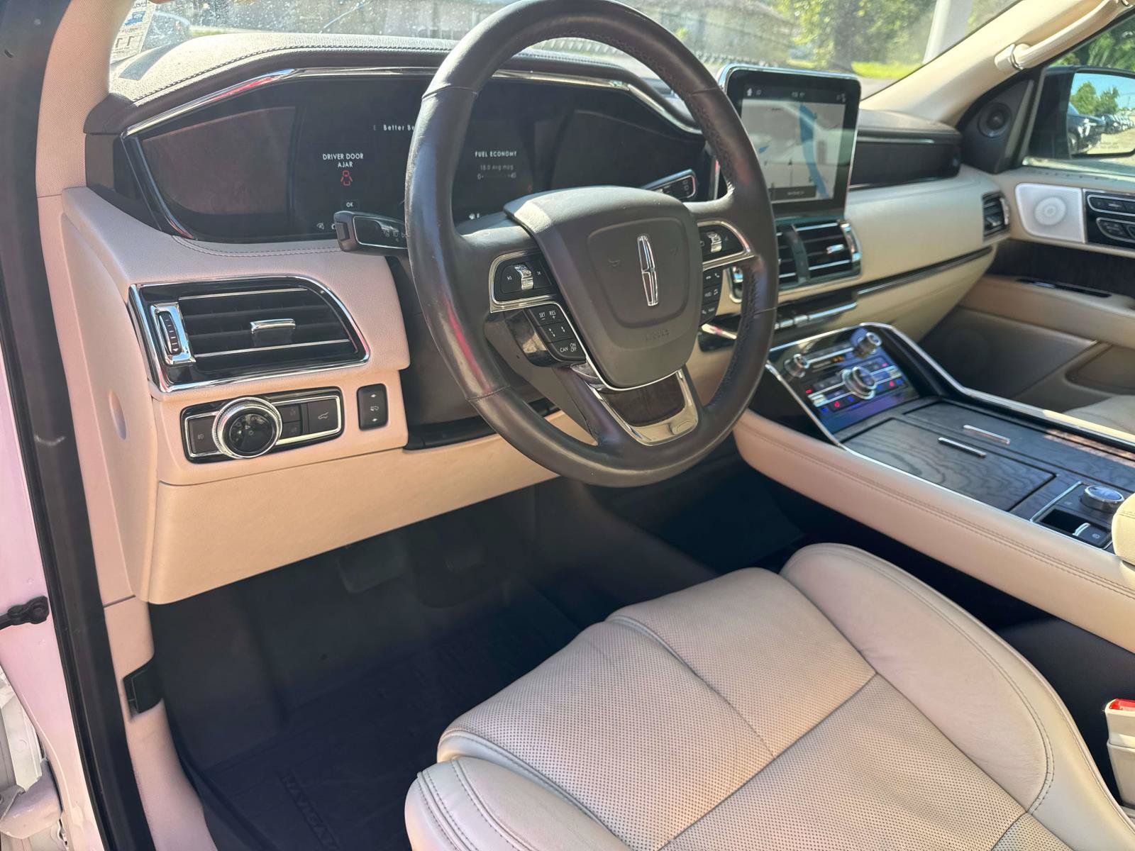 Used 2019 Lincoln Navigator Reserve AWD/4WD image 17