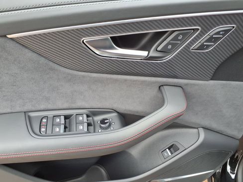 New 2026 Audi SQ8 Prestige image 12