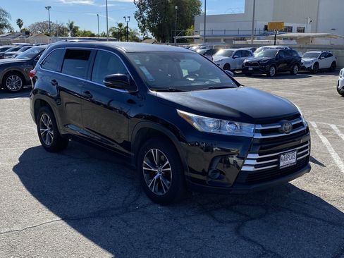 Used 2018 Toyota Highlander LE w/ Carpet Mat Package (TMS) image 7