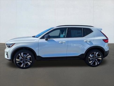 New 2026 Volvo XC40 B5 Ultra w/ Climate Package image 3